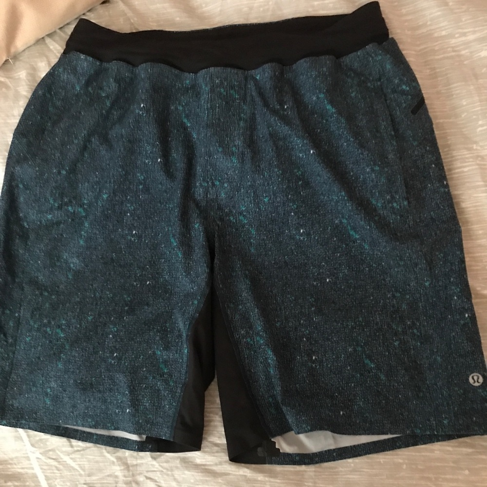 Men’s lululemon workout shorts 9”